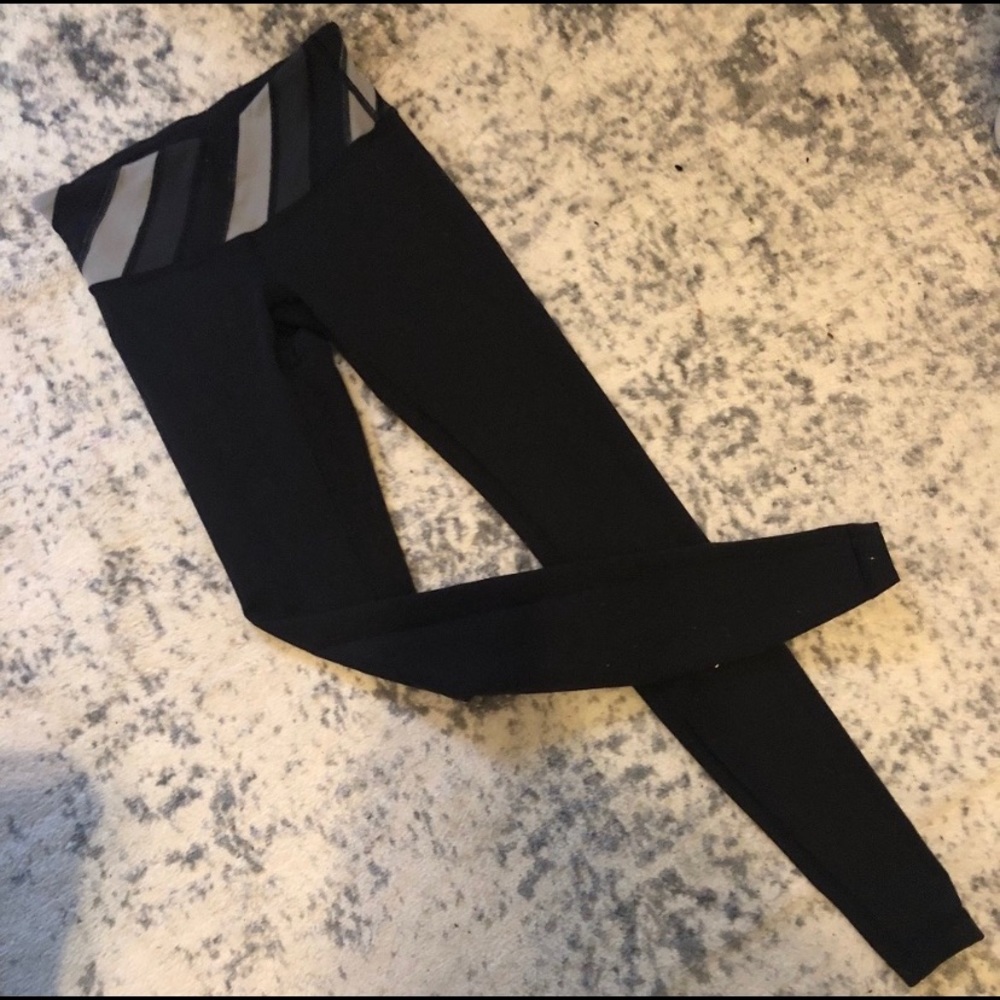 Black lululemon wonder under leggings